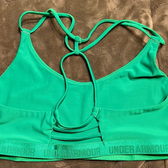 Under Armour Sports Bra. - Picture 2 of 3